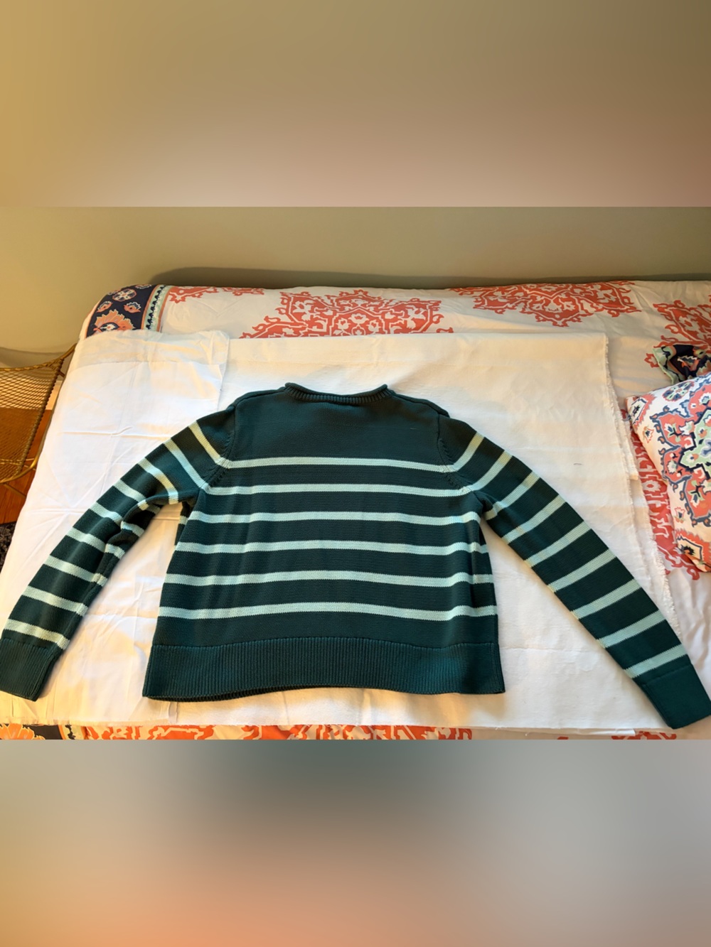 Like New Vineyard Vines, Size Large, Dark Green & Mint Striped Crewneck Sweater - Picture 4 of 9